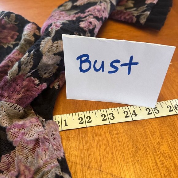 Elegant Tiara Moon Floral Lace Ruffle Cardigan Jacket With Ruffle Collar & Trim - Picture 3 of 10